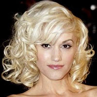 Gwen Stefani met bruine ogen en blond haar