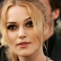 Keira Knightley met bruine ogen en goudblond haar