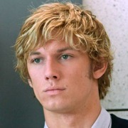 Alex Pettyfer met goudblond haar