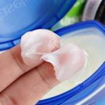 Wimpers voller maken: vaseline gebruiken